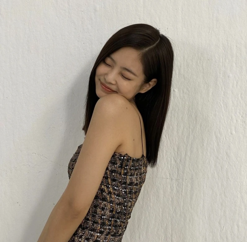 中長髮型 （圖片來源：IG@jennierubyjane)