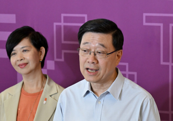 港媽一句話令兒子盡孝 覓千元絕版大班冰皮月餅 網民：食左直頭變嫦娥