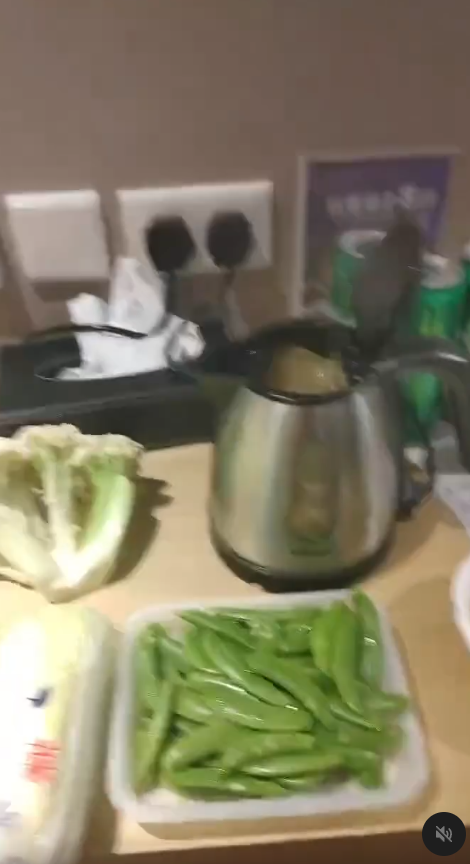 男子澳門酒店用熱水壺打邊爐 網民批唔衛生:聽過有人拎嚟浸襪