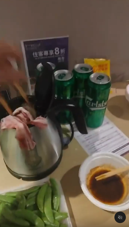 不止偷拍鏡頭！網民盤點酒店恐怖伏位︰「這門鎖」隨時被開門用衣架自保 