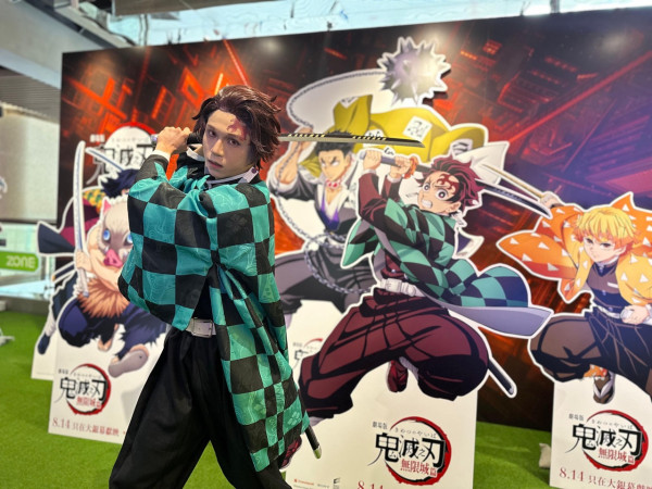 施政報告2025｜AI特首現身預告影片 製作8秒片段做一動作 介紹THEi師生團隊設計領帶