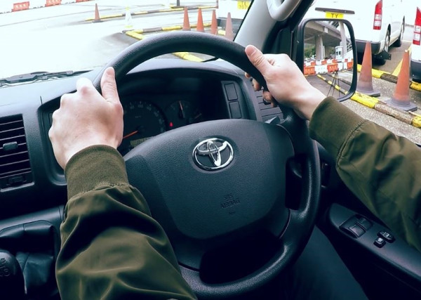 師傅教路自動波3手軚調頭秘技！拉定唔拉手掣？考生調頭常見錯誤