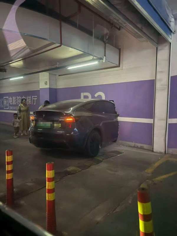 大媽搭上天價凌晨小巴 司機收呢個價嚇到落車 網民揭一原因獲理解