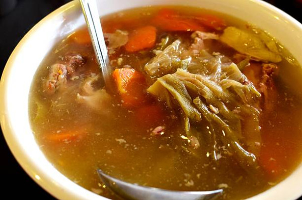 47歲婦飲老火湯腦出血中風亡！醫生揭2類湯極危險：如飲鹽水傷血管、煲太久恐致癌