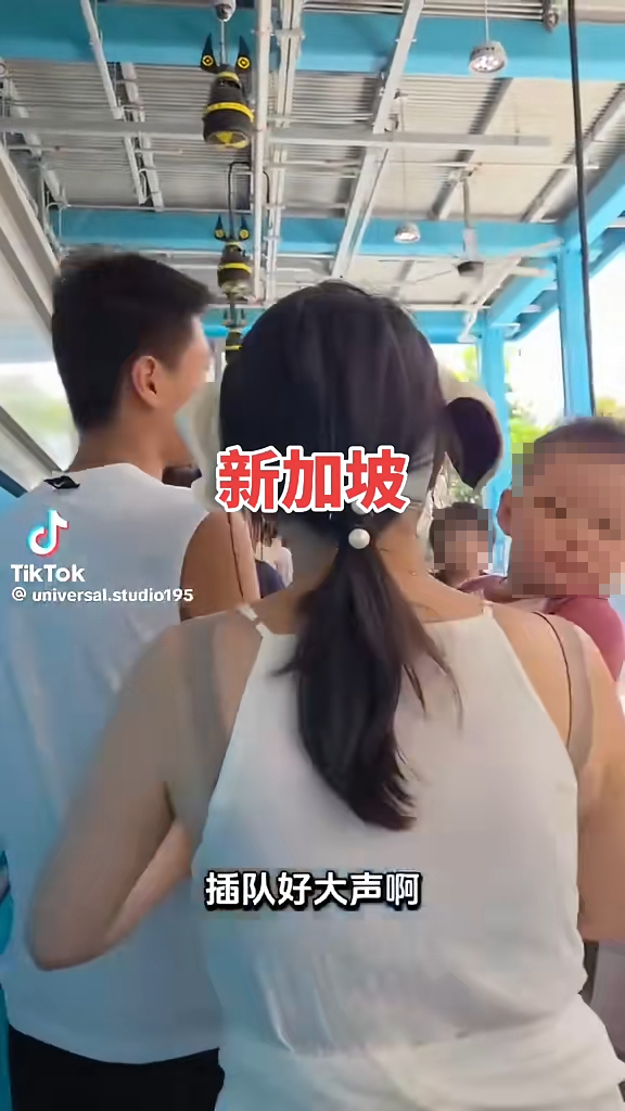 內地女被指新加坡環球影城打尖 反爆粗質問拍片男：沒有華人你算個屁 