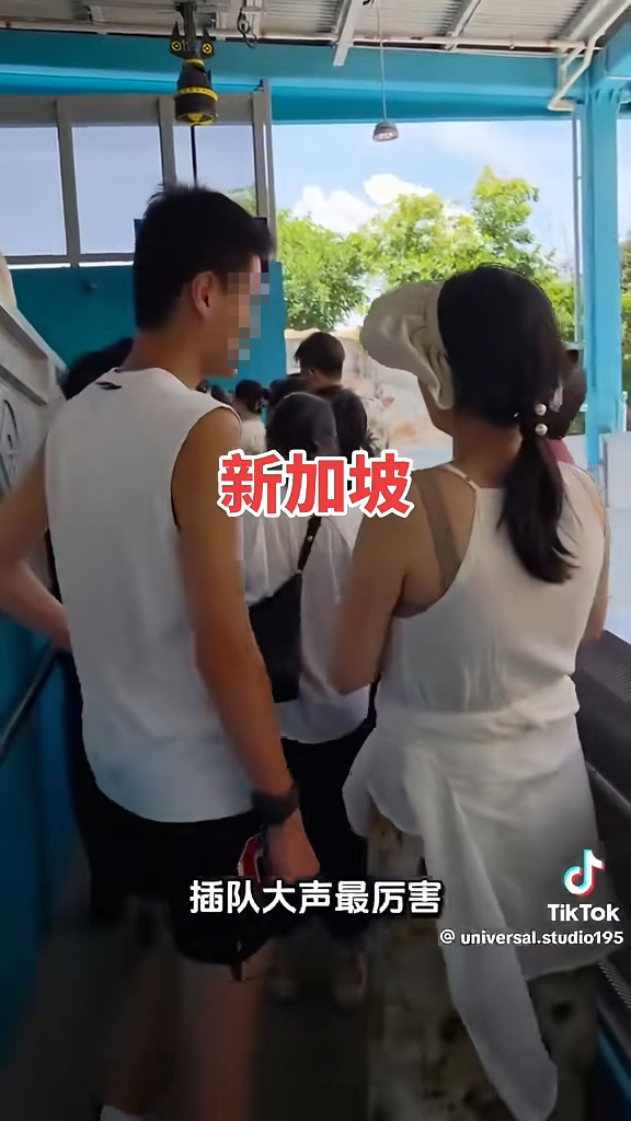 內地女被指新加坡環球影城打尖 反爆粗質問拍片男：沒有華人你算個屁 