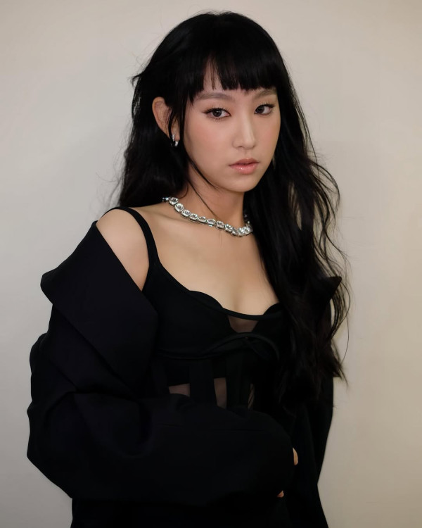 炎明熹遊日睇煙花大會鏡頭前忽然落淚 罕揭神隱一年心聲11字惹粉絲心痛