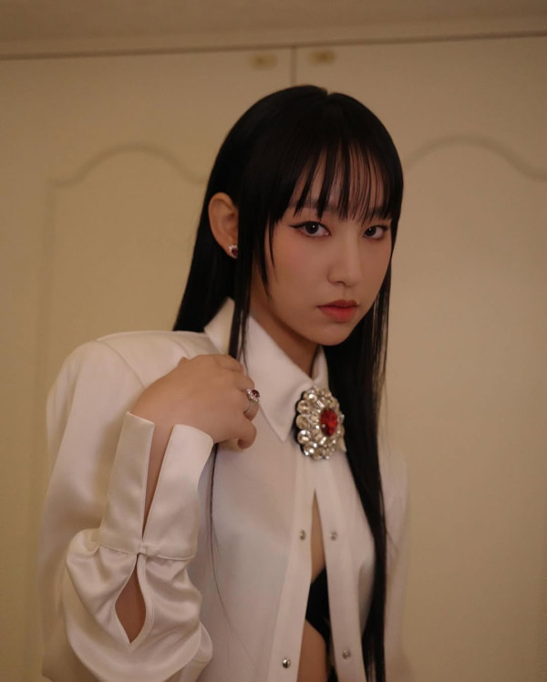 炎明熹遊日睇煙花大會鏡頭前忽然落淚 罕揭神隱一年心聲11字惹粉絲心痛