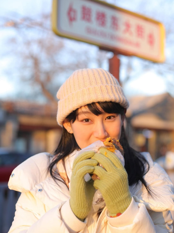 炎明熹離巢後獲百億富商垂青尊稱阿姐！二人合照曝光揭不為人知真實關係