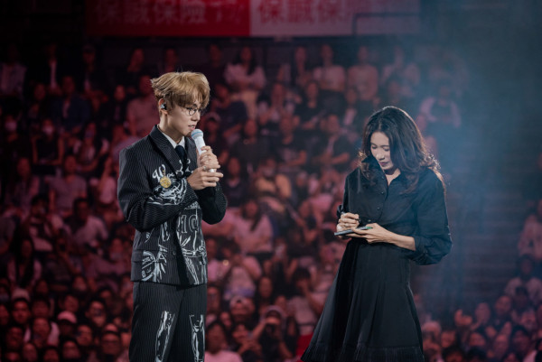 林家謙演唱會2025｜第五場嘉賓莫文蔚飛意大利返港 自肥現場親簽專輯《全身》