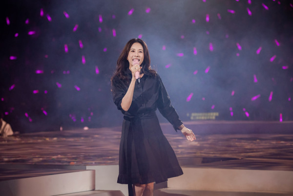 林家謙演唱會2025｜第五場嘉賓莫文蔚飛意大利返港 自肥現場親簽專輯《全身》