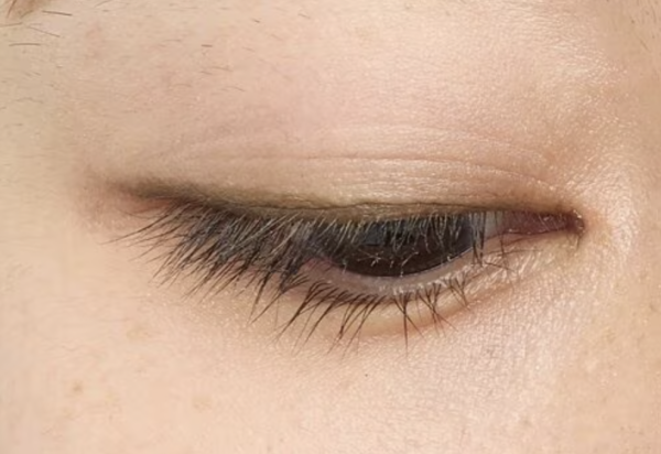 2025年上半年最好用眼線筆：CANMAKE Creamy Touch Liner 柔滑眼線筆 #08抹茶卡其