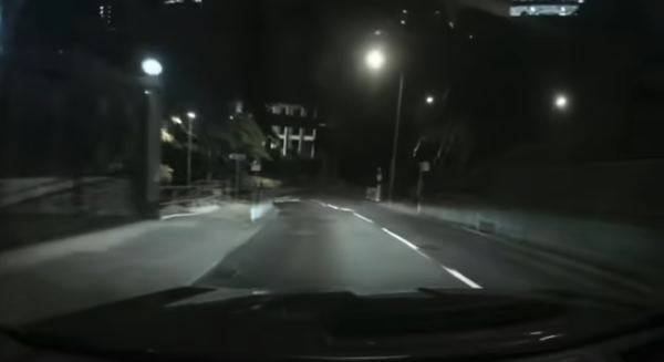 櫃員機吐出黐膠紙$500 港女慘呻銀行職員都唔信 銀行最終咁處理