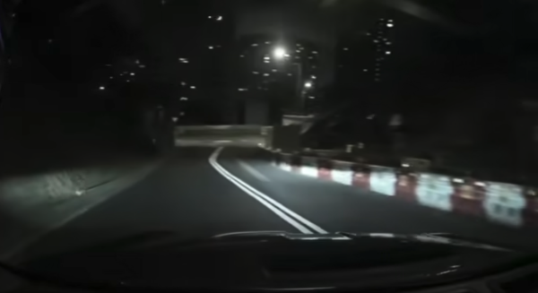 櫃員機吐出黐膠紙$500 港女慘呻銀行職員都唔信 銀行最終咁處理