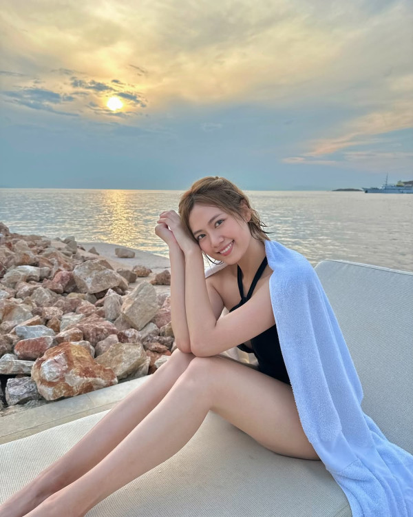25歲游嘉欣一反常態罕晒泳衣照開邪惡大窿 身材二度發育眼前一亮：太犯規！