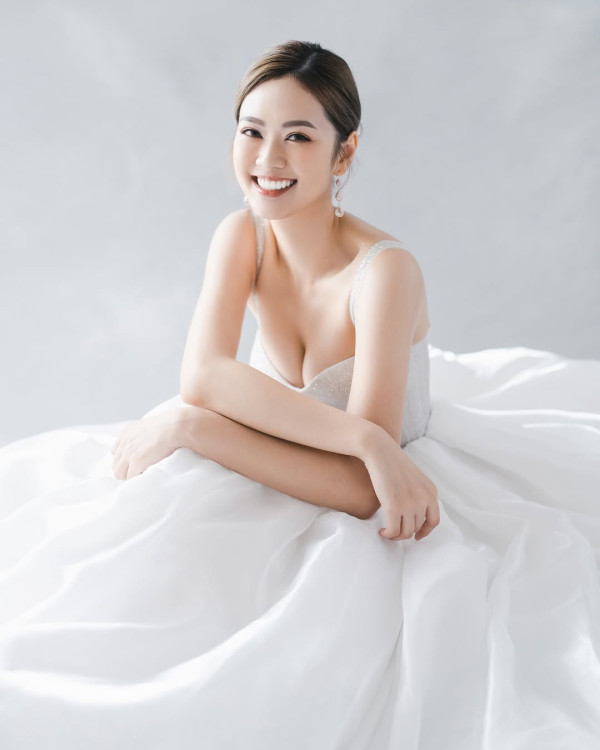 25歲游嘉欣一反常態罕晒泳衣照開邪惡大窿 身材二度發育眼前一亮：太犯規！