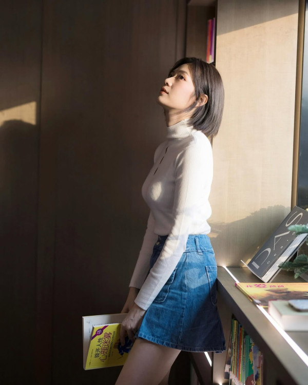 25歲游嘉欣一反常態罕晒泳衣照開邪惡大窿 身材二度發育眼前一亮：太犯規！