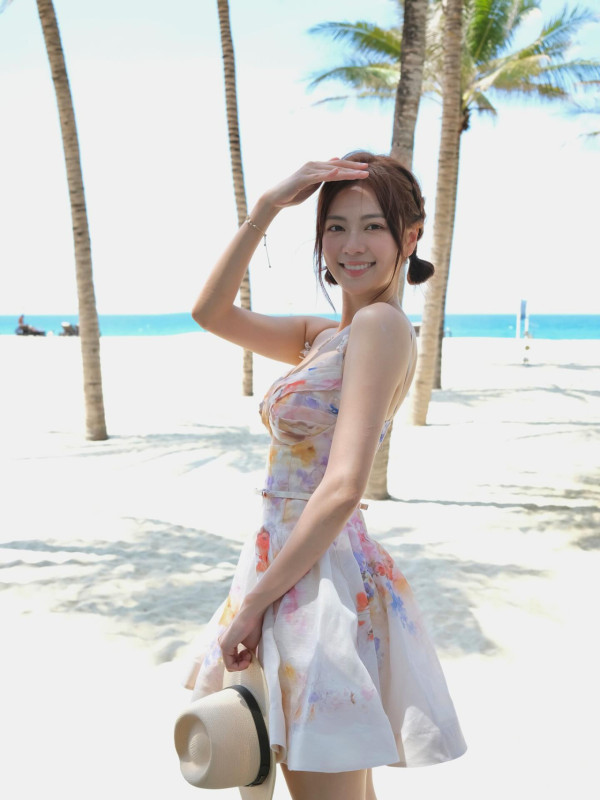 25歲游嘉欣一反常態罕晒泳衣照開邪惡大窿 身材二度發育眼前一亮：太犯規！