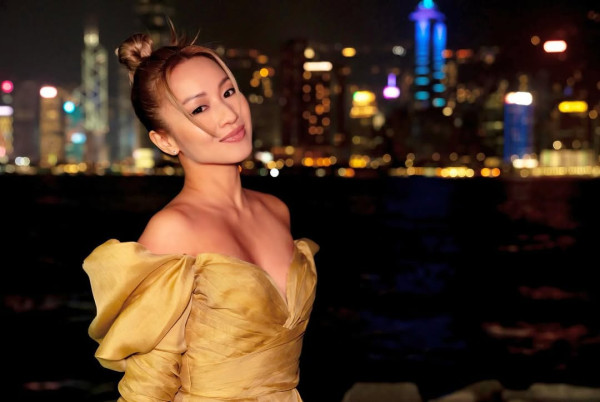 鄭融丁父憂貼童年照公佈至親離世噩耗 撰63字悲痛最後道別：心撕裂了