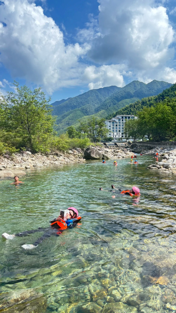 重慶火鍋店按罩杯打折胸大就免費！官方轟違背公德違法下場恐慘了... 