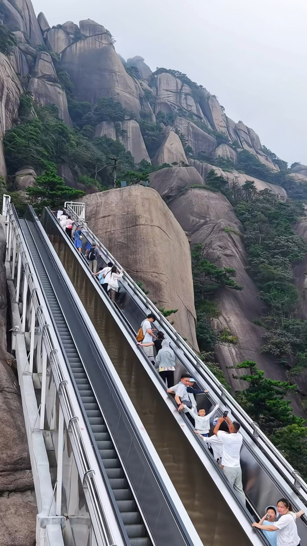 重慶火鍋店按罩杯打折胸大就免費！官方轟違背公德違法下場恐慘了... 