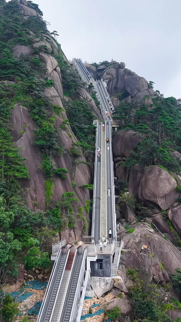 重慶火鍋店按罩杯打折胸大就免費！官方轟違背公德違法下場恐慘了... 