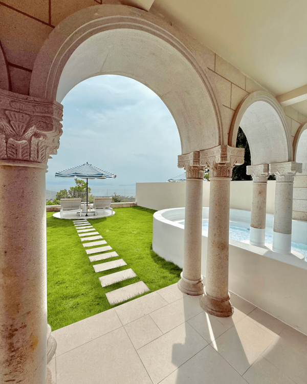 深圳海景民宿7大推介！度假打卡必去希臘風白房子/私人海灘/私湯民宿 