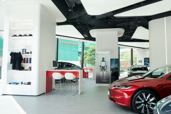 Tesla啟德店升級 第二代人形機械人Optimus首度襲港