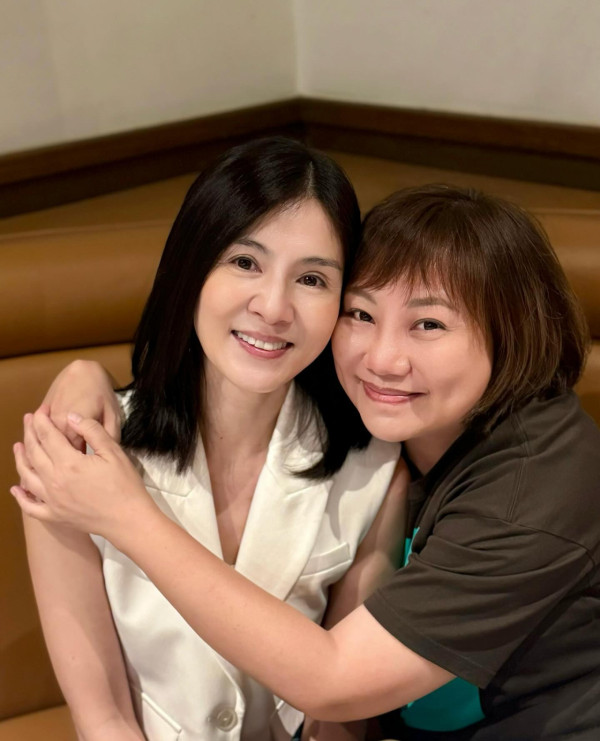 楊采妮52歲生日晒冰河級凍齡美貌！真實容貌曝光氣質驚艷網民：真正的玉女