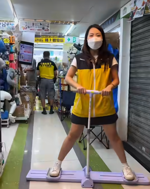 深水埗電子特賣城全新防曬神器！超巨型太陽帽爆紅 網民笑言：無慘都啱用！