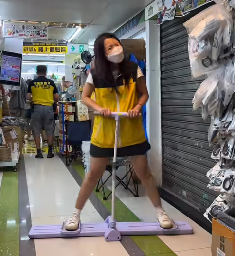 深水埗電子特賣城全新防曬神器！超巨型太陽帽爆紅 網民笑言：無慘都啱用！