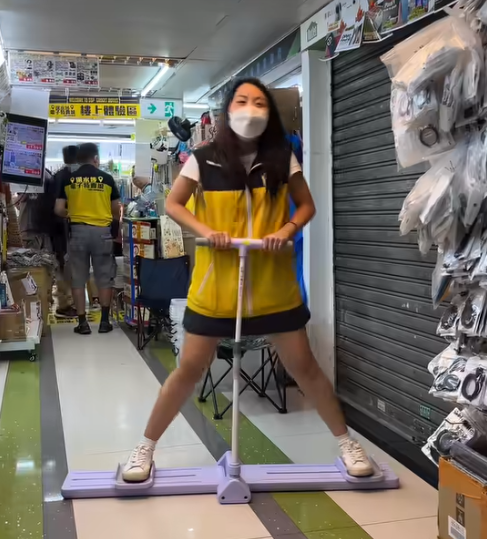深水埗電子特賣城全新防曬神器！超巨型太陽帽爆紅 網民笑言：無慘都啱用！