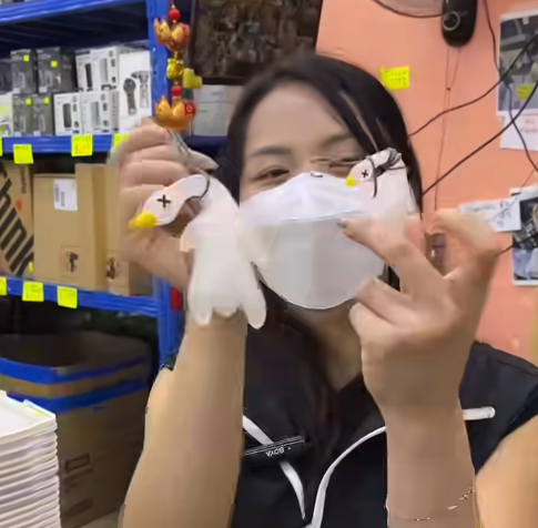 深水埗電子特賣城全新防曬神器！超巨型太陽帽爆紅 網民笑言：無慘都啱用！