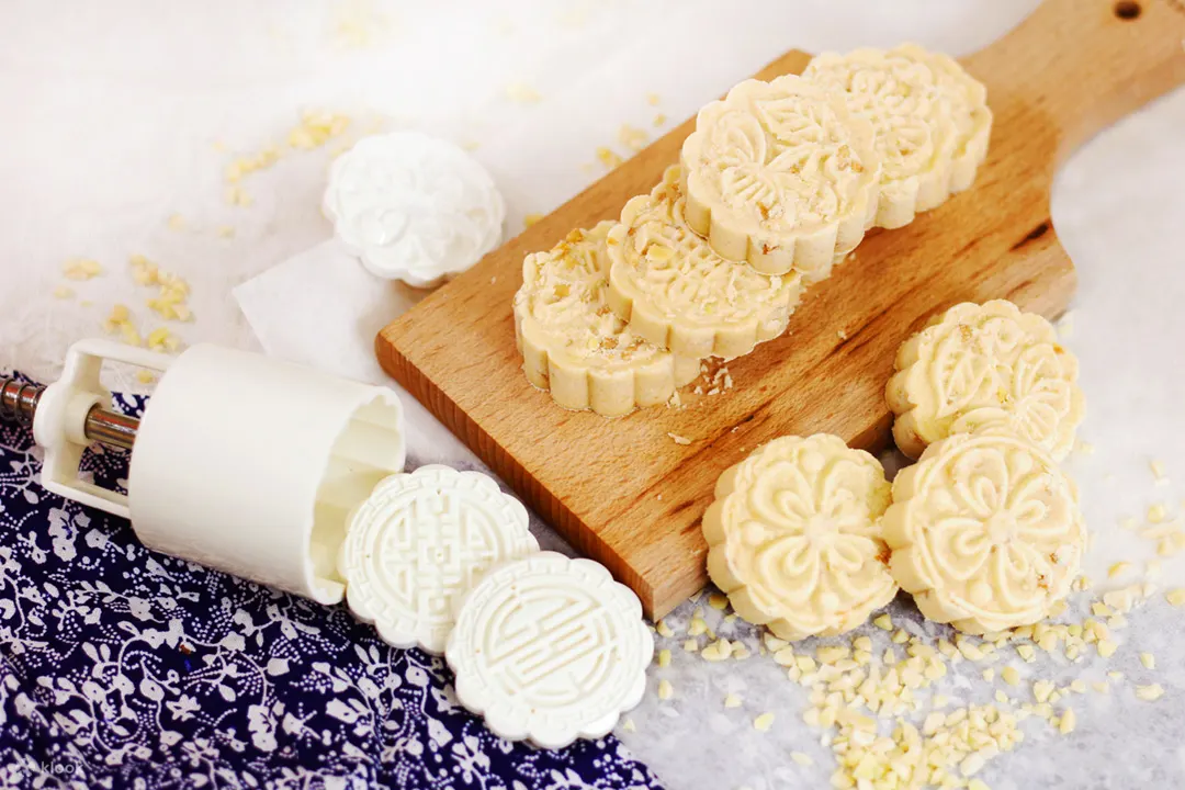 自助烘焙店推杜拜朱古力開心果月餅工作坊！取材至包裝親自完成/送中秋月餅禮盒