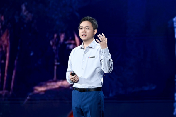 百度智能雲發力AI基建 升級雙平台推數字員工 「AI吳彥祖」登場