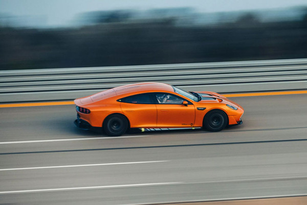 挑戰極限 AMG電動車8日「環地球一圈」 時速X百公里破25項紀錄