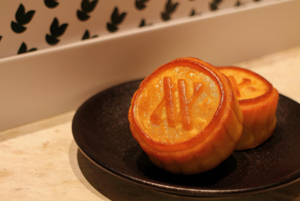 年輕人最愛月餅禮盒！卡通聯乘/茶味/麻糬/流心開心果 中秋送禮優惠低至半價