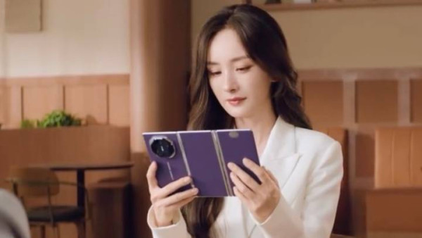 楊冪率先上手！華為Mate XTs來襲 辦公體驗媲美電腦？