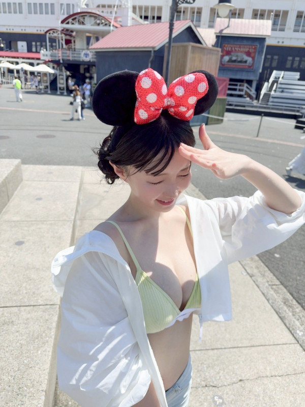 日女性感衣著遊東京迪士尼 被轟穿著不恰當！附園區服裝規定 