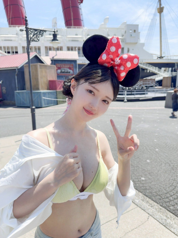 日女性感衣著遊東京迪士尼 被轟穿著不恰當！附園區服裝規定 