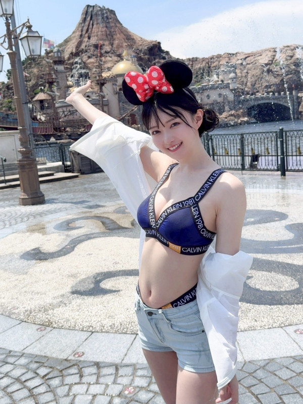 日女性感衣著遊東京迪士尼 被轟穿著不恰當！附園區服裝規定 