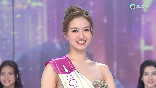 香港小姐2025｜無綫主席許濤夫人激罕現身貴氣逼人 選美季軍出身年過半百仍然好fit