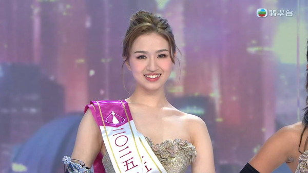 香港小姐2025｜無綫主席許濤夫人激罕現身貴氣逼人 選美季軍出身年過半百仍然好fit