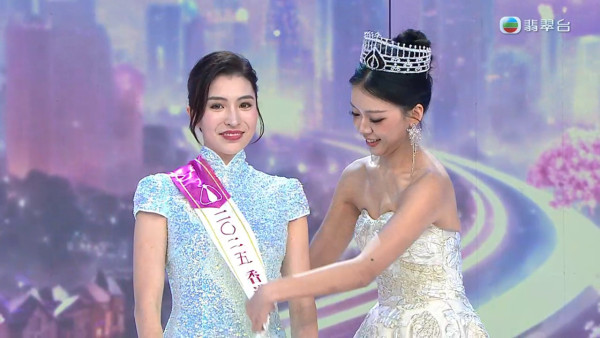香港小姐2025｜無綫主席許濤夫人激罕現身貴氣逼人 選美季軍出身年過半百仍然好fit