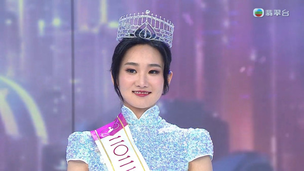 港姐季軍淚揭TVB女藝人辛酸累攤路邊 生理期捱夜連企8小時因一事爆喊