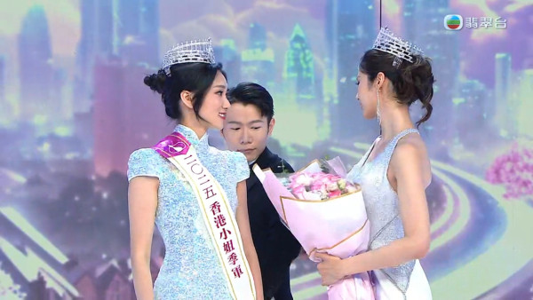 香港小姐2025｜無綫主席許濤夫人激罕現身貴氣逼人 選美季軍出身年過半百仍然好fit