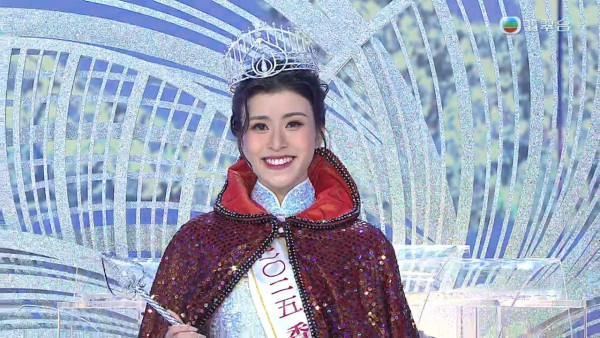  香港小姐2025丨港姐冠軍陳詠詩細妹靚樣曝光 姐妹餅印美貌顏值絲毫不輸家姐