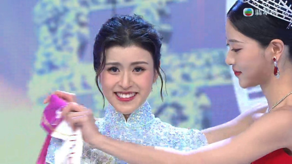 香港小姐2025｜冠軍9號陳詠詩26歲Stacey背景IG起底！博士生學歷最高 藝術體操精英運動員出身