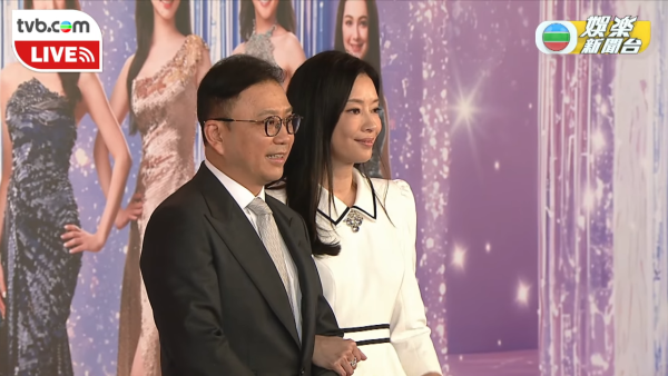 香港小姐2025｜無綫主席許濤夫人激罕現身貴氣逼人 選美季軍出身年過半百仍然好fit