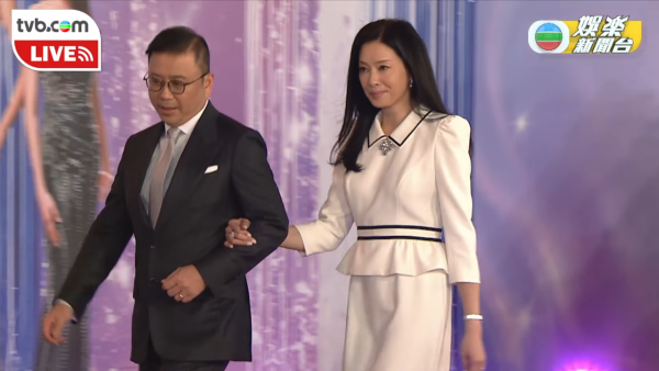 香港小姐2025｜無綫主席許濤夫人激罕現身貴氣逼人 選美季軍出身年過半百仍然好fit
